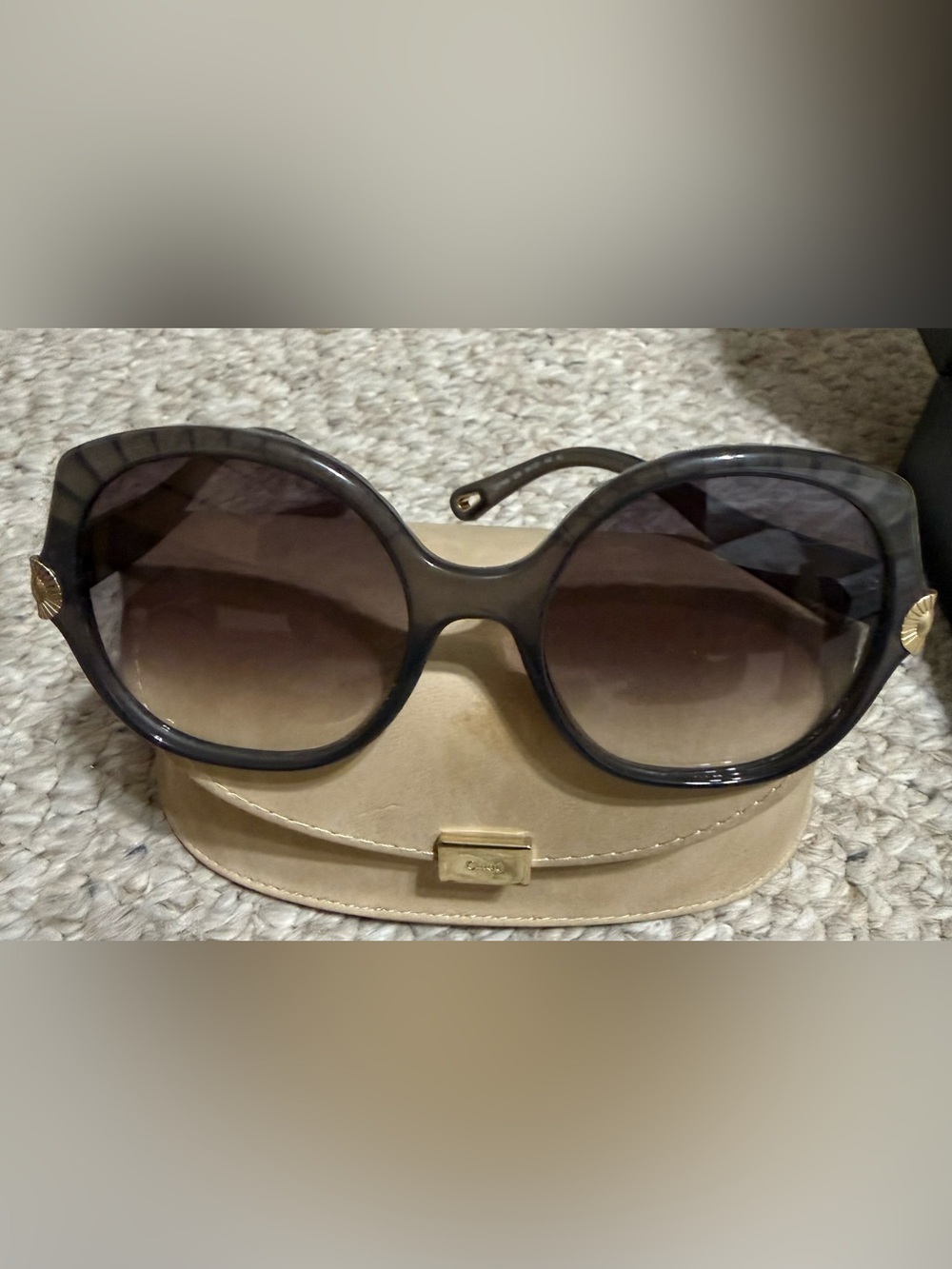 Chloe Women's Oversized Sunglasses - Black Frame, Brown Gradient Lenses